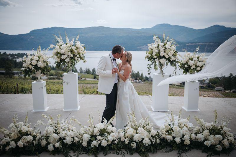 Luxury wedding bouquet and ceremony florals by Kelowna wedding florist Sweet Elegance