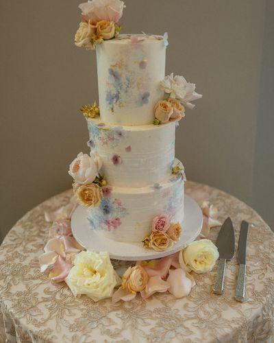 Wedding Cake Spray Rose Polo Rose