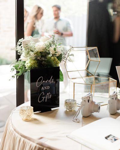 White Wedding Bouquet Card Table