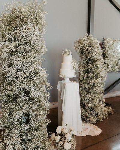 Reception Cake And Pillars