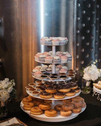 Mn Cake Donut Table