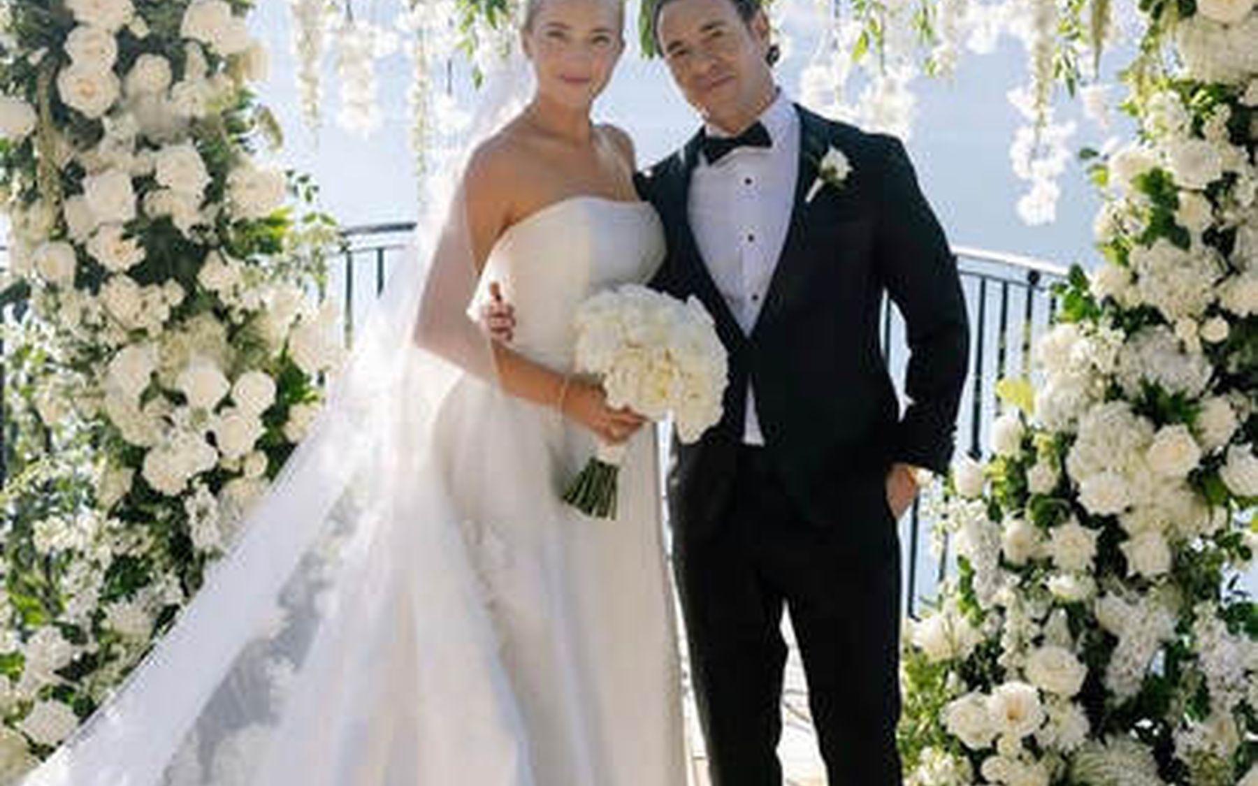 Wedding floral arrangement